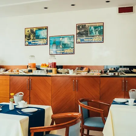 Hotel Roof Szálloda