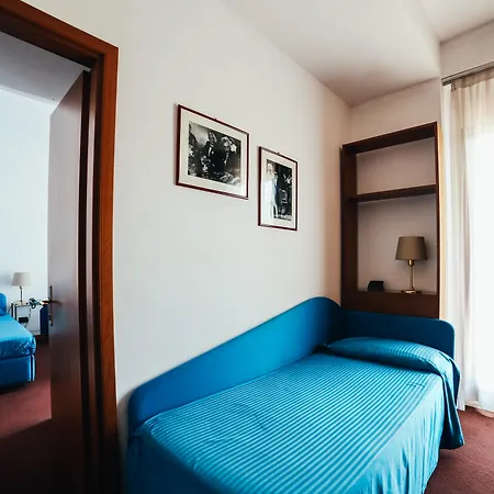 Hotel Roof Hotell 3*