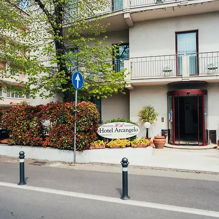 Szálloda Hotel Roof