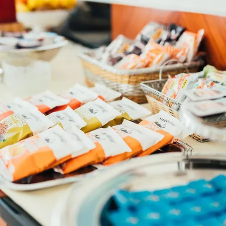 Hotell Hotel Roof 3*