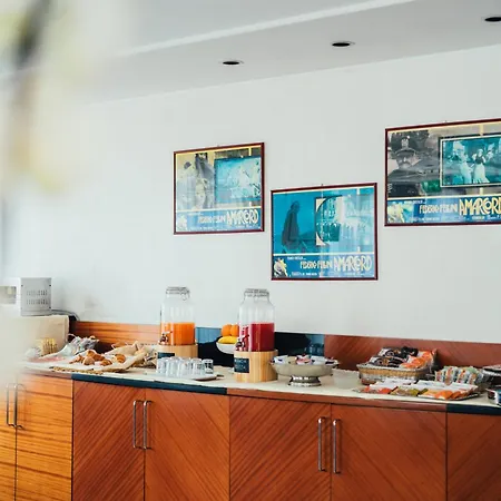 Hotell Hotel Roof 3*