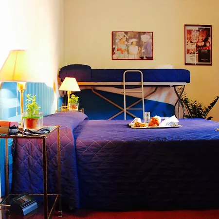 Hotel Roof Hotell 3*