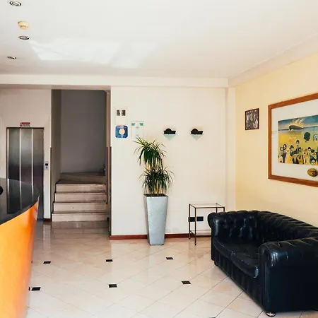 Hotel Roof מלון 3*