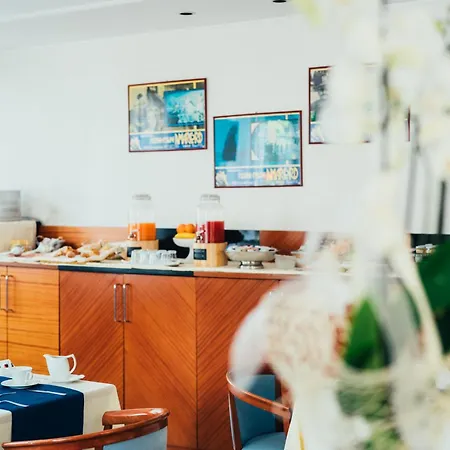 Hotel Roof 3* רימיני