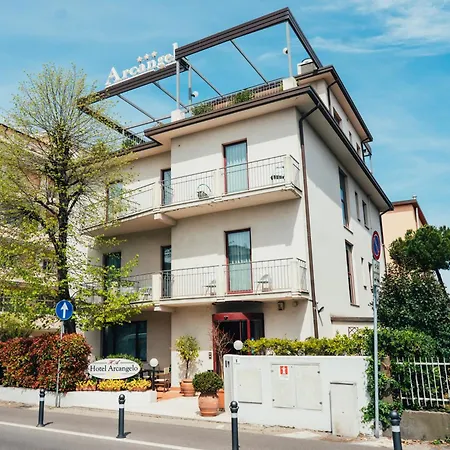 Hotel Roof 3* רימיני