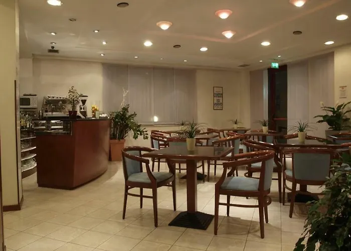 Roof Hotel 3*