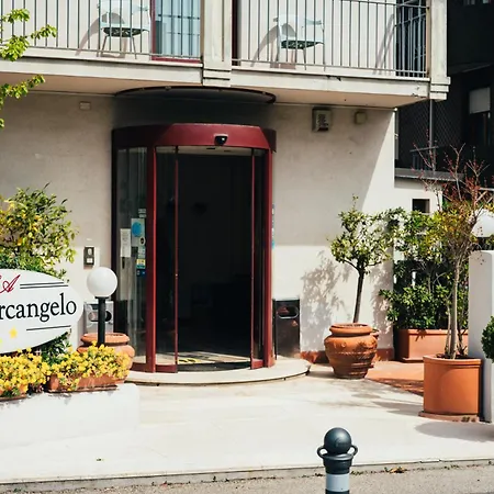 阿尔堪杰罗酒店 3* 里米尼