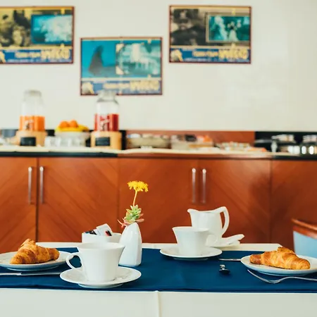 Szálloda Hotel Roof